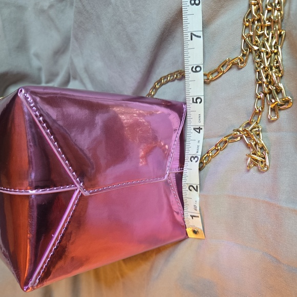 Chinese Take Out Vinyl Purse with Shoulder Chain Gold - Picture 7 of 7